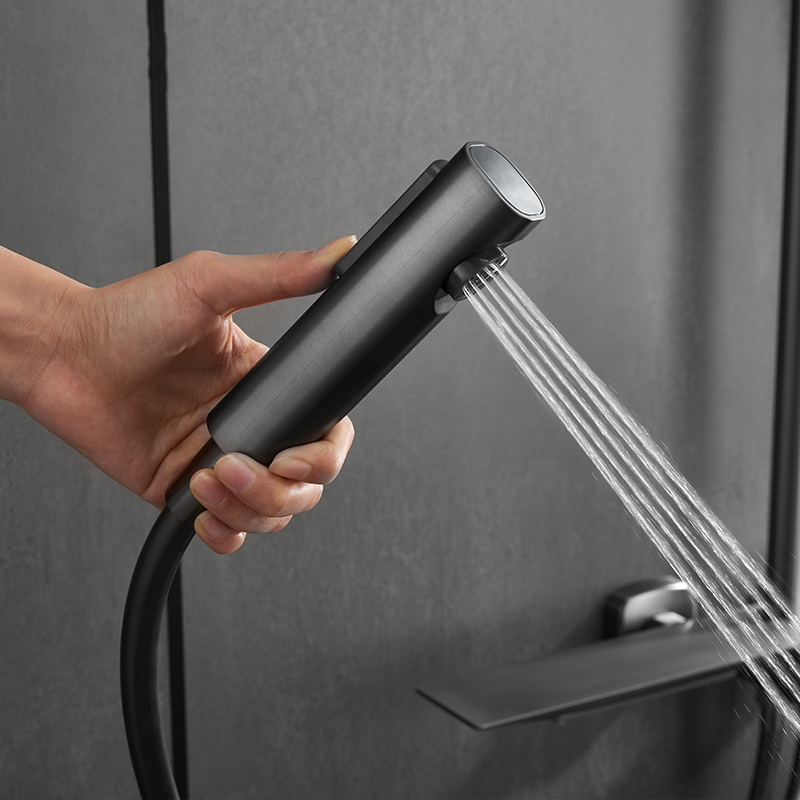 Thermostatmischer Dusche mit digitaler Temperaturanzeige, Regendusche, Handbrause und Sprüher