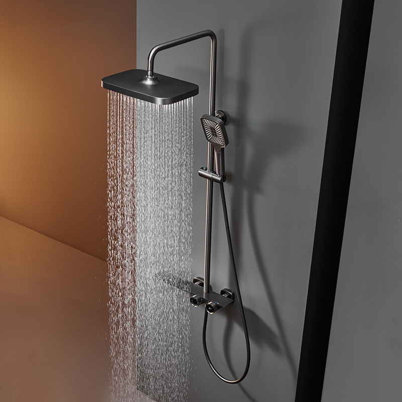 Thermostatmischer Dusche mit digitaler Temperaturanzeige, Regendusche, Handbrause und Sprüher