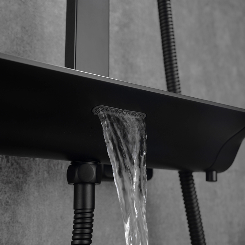 Thermostatische Dusche mit Regenduschköpfen, Handbrause und Wasserfallhahn